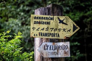 FOTO: Rekreační chaty ROH v ruinách. Opuštěný areál je i přímo u Lipna - Novinky